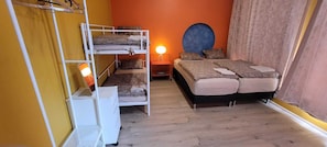 Quadrupla Basic | 1 camera, Wi-Fi gratuito