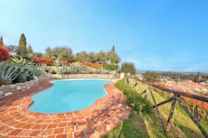 Piscina externa sazonal, piscina aquecida