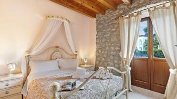 Family Apartment, 2 Bedrooms (Two Bedroom Apartment Cascina) | 2 bedrooms, free WiFi, bed sheets