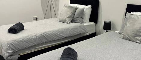 2 bedrooms, iron/ironing board, free WiFi