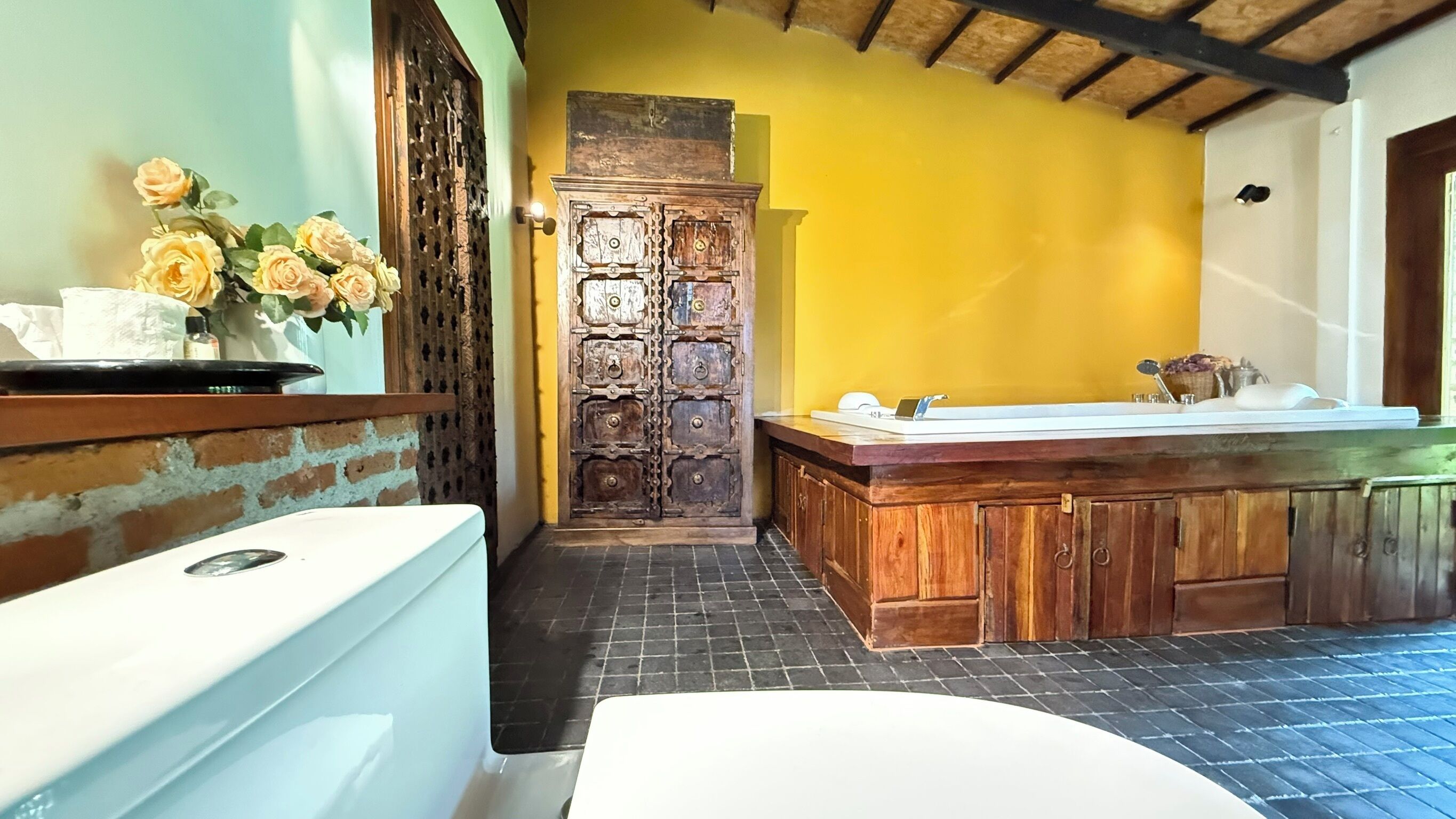 Kawarin Kanpuri Villas 1 | Baño | Zapatillas
