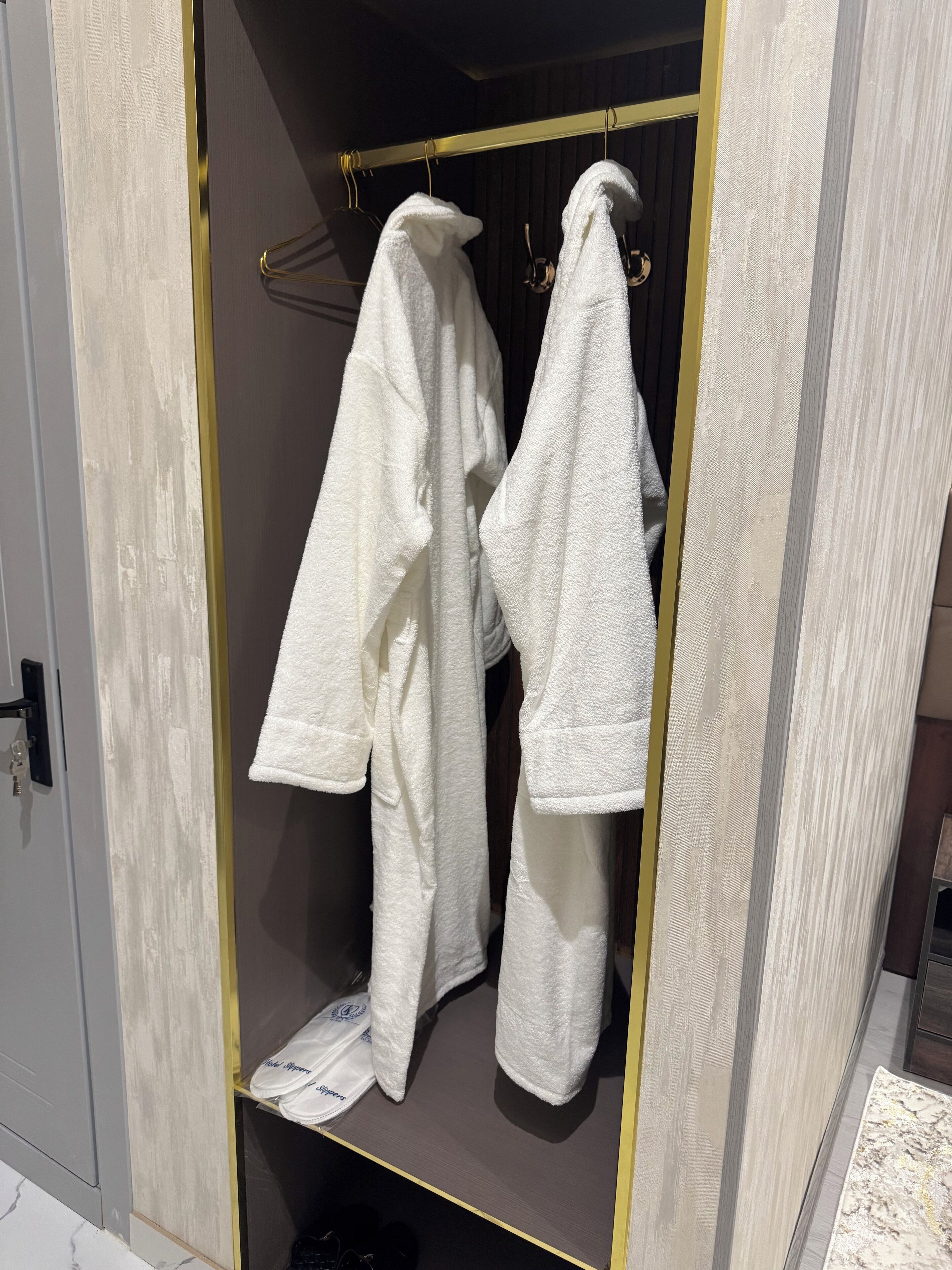 Habitación Confort doble, vistas al patio | Escritorio, wifi gratis, ropa de cama