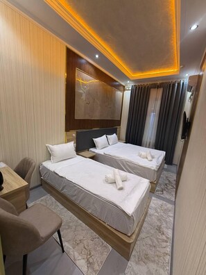 Deluxe Triple Room | Premium bedding, desk, laptop workspace, free WiFi - Safo Hotel (Tashkent)