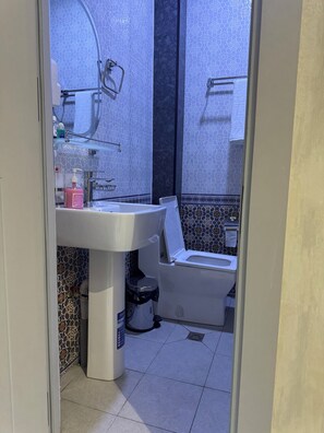 Luxury Double Room, 1 King Bed, Courtyard View | Bathroom | Shower, free toiletries, hair dryer, bidet