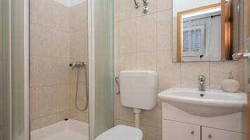 Apartment | Badezimmer | Dusche, Handtücher