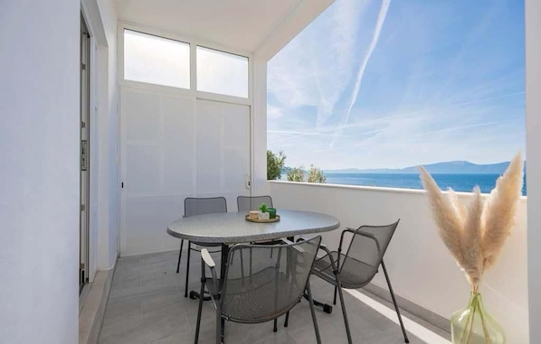 Apartment | Outdoor dining