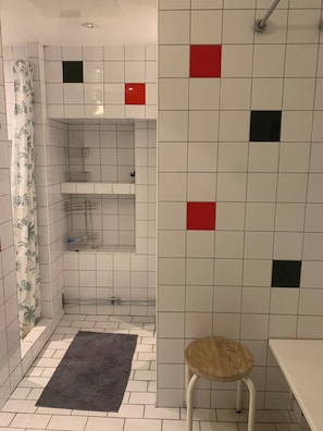 Shared bathroom - Svea Hostel AB (Stockholm)