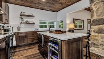 Signature-Bungalow, 4 Schlafzimmer, Nichtraucher, Whirlpool | Eigene Küche | Kühlschrank, Mikrowelle, Ofen, Herdplatte