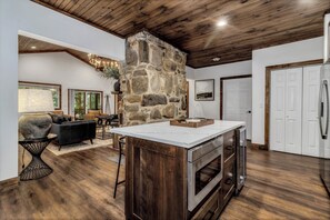 Signature-Bungalow, 4 Schlafzimmer, Nichtraucher, Whirlpool | Eigene Küche | Kühlschrank, Mikrowelle, Ofen, Herdplatte