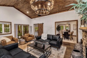 Bungalow Signature, 4 chambres, non-fumeur, bain à remous | Salle de séjour