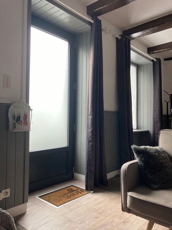 Interior - MAGNIFICENT BRETON HOUSE - VIEW OF MONT ST MICHEL - ideal for family reunion. (Sougeal)