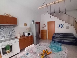 Appartement Duplex Classique | Cuisine privée | Four, batterie de cuisine, vaisselle et ustensiles