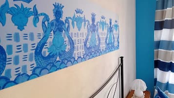 3 habitaciones y tabla de planchar con plancha