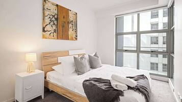 2 habitaciones, tabla de planchar con plancha, wifi y ropa de cama