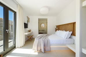 4 bedrooms, in-room safe, desk, iron/ironing board