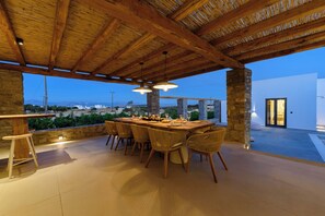 屋外ダイニングエリア