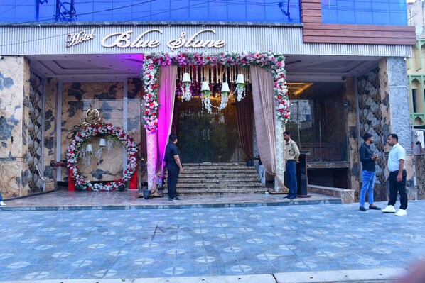 Front of property - Hotel Blue Stone (Kanpur)