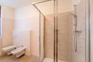 Apartment | 2 bedrooms - Lighthful Apartment in Valbrona by Wonderful Italy (Valbrona)