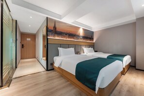 Habitación Business con 2 camas individuales, vistas a la ciudad | Cortinas opacas, tabla de planchar con plancha, wifi gratis