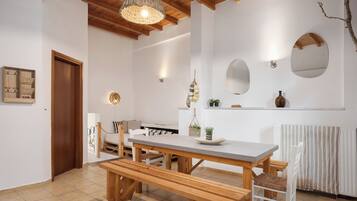 Deluxe Villa, Balcony, Sea View | In-room dining