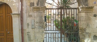 Dione Design Triple Stay