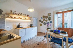 Cookware/dishes/utensils