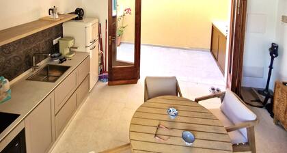 Oneglia House, bright historic house with small inner courtyard