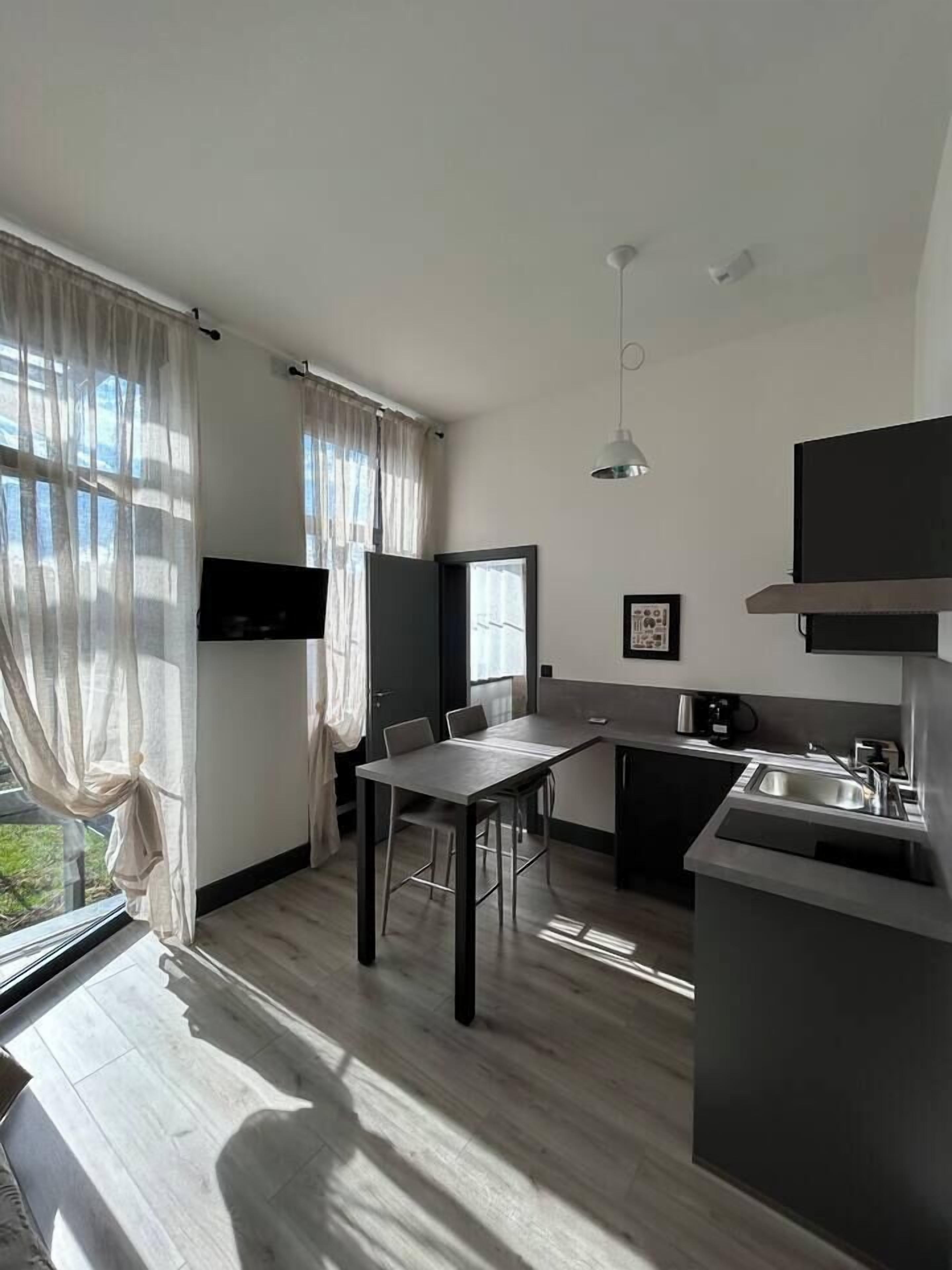 Fridge, microwave, coffee/tea maker, high chair