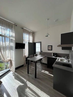 Fridge, microwave, coffee/tea maker, highchair