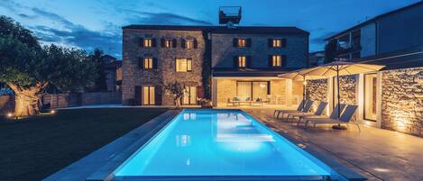 Outdoor pool, a heated pool