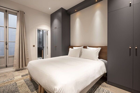 1 bedroom, iron/ironing board, WiFi, bed sheets - Notre Dame - One Bedroom Deluxe (Paris)