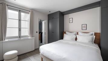 2 slaapkamers, een bureau, een strijkplank/strijkijzer, wifi