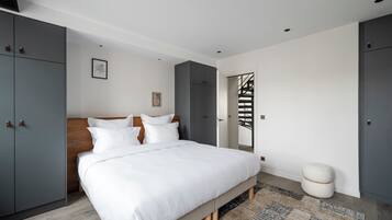 2 slaapkamers, een bureau, een strijkplank/strijkijzer, wifi