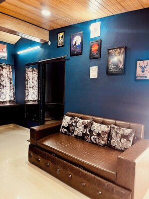 Free WiFi - The Golden Leaves Cafe And Cottages (Champawat)