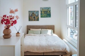 2 bedrooms, desk, free WiFi, bed sheets