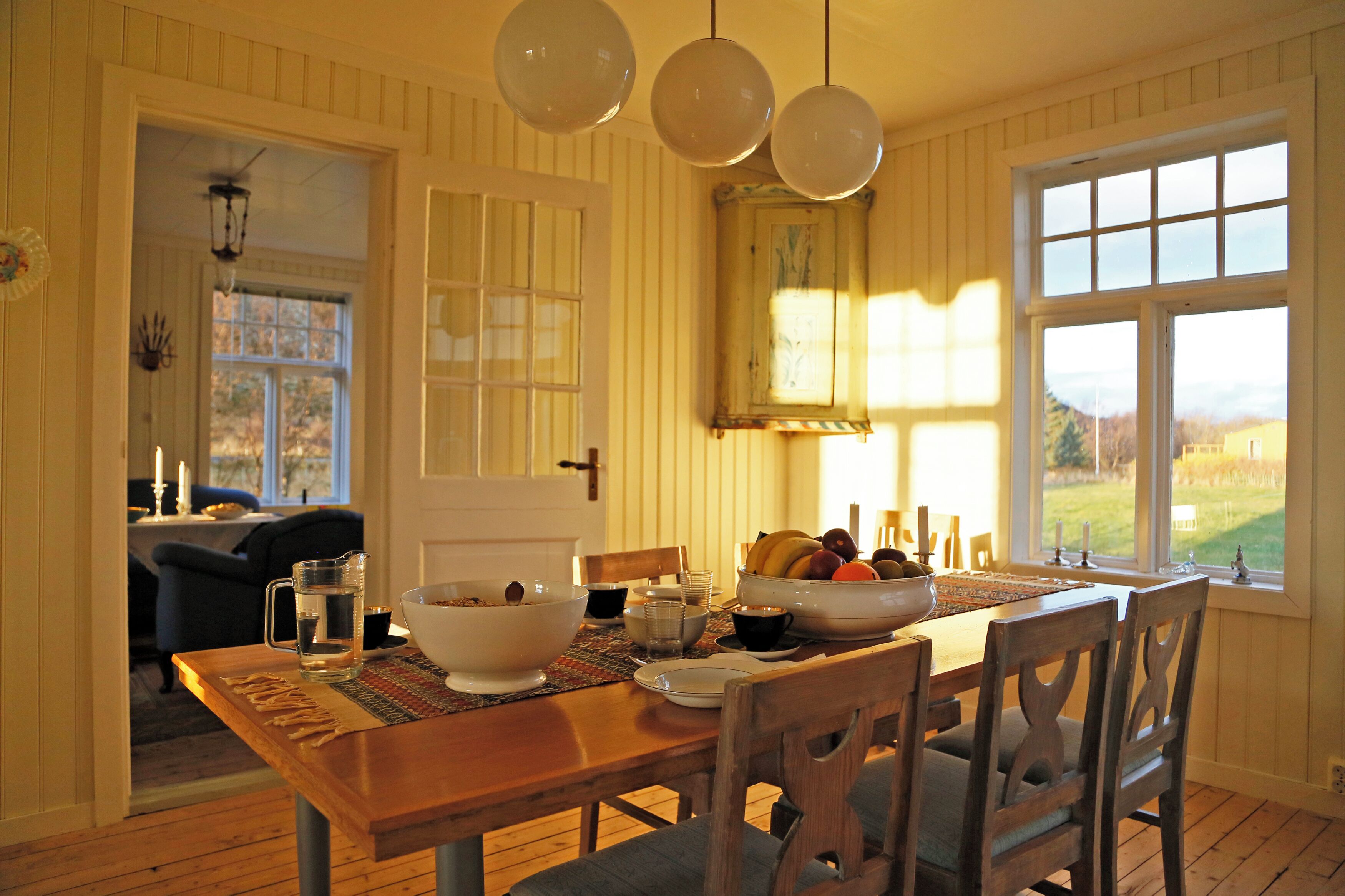 Villa - flere senge - delvis havudsigt | Spiseområde