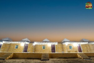 Quarto quádruplo superluxo, sacada, vista para o deserto | Frigobar, escrivaninha, quartos à prova de som, Wi-Fi de cortesia