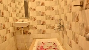 مغطس/حوض استحمام عميق