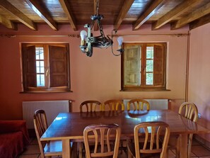 Dining - Your Idyllic Rural Retreat in the Heart of Asturias (El Mortorio)