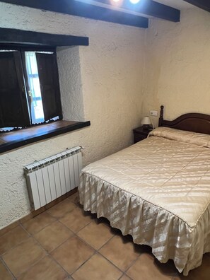 3 bedrooms, WiFi - Your Peaceful Hideaway in the Heart of Asturias (El Mortorio)