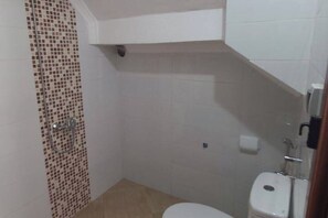 Dusche, Handtücher, Seife, Toilettenpapier