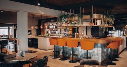 Luxury room with a balcony overlooking De Gouden Ham, offering modern amenities and a serene, picturesque setting.