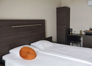 1 habitación, escritorio, wifi y ropa de cama 