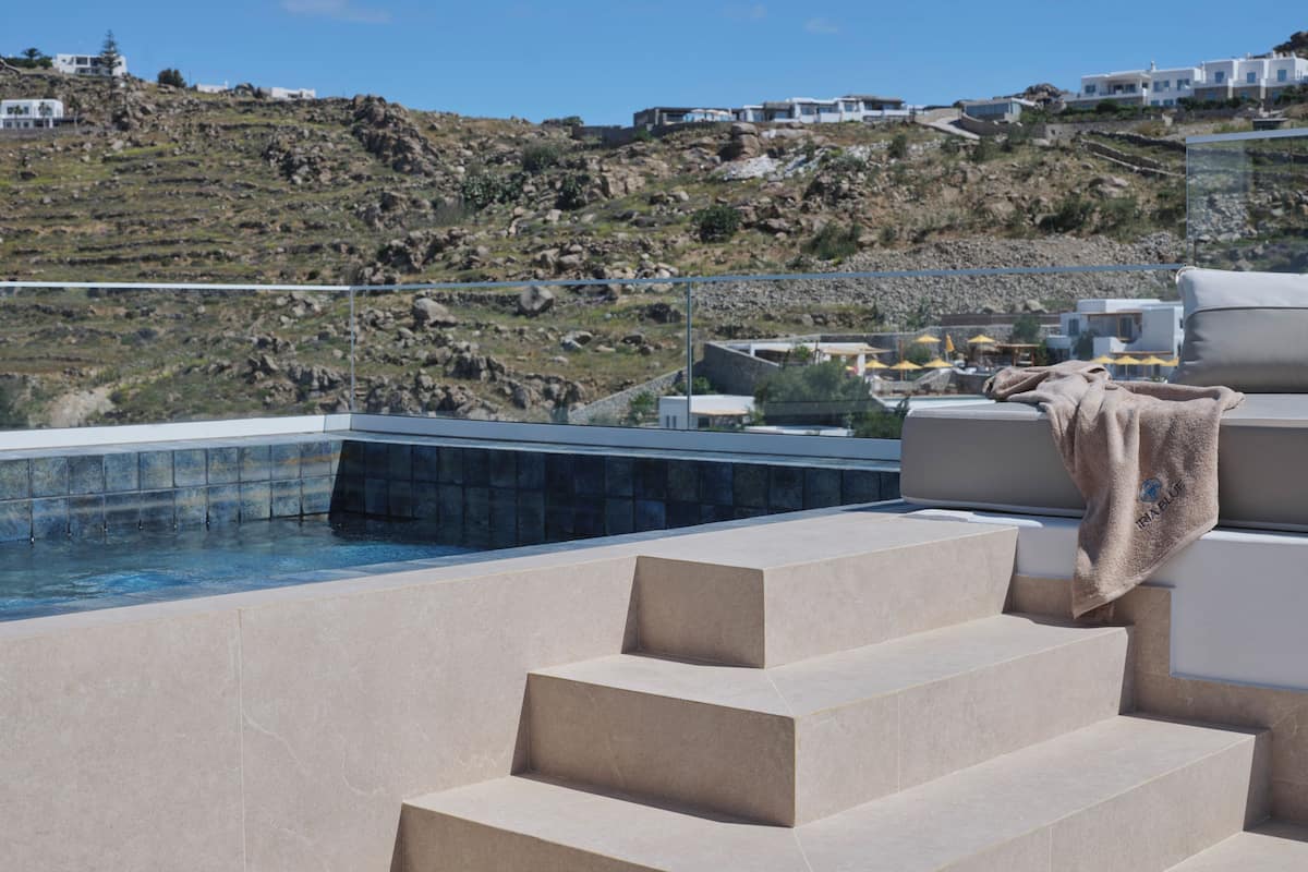 Junior Suite With Private Heated Pool | Einkasundlaug