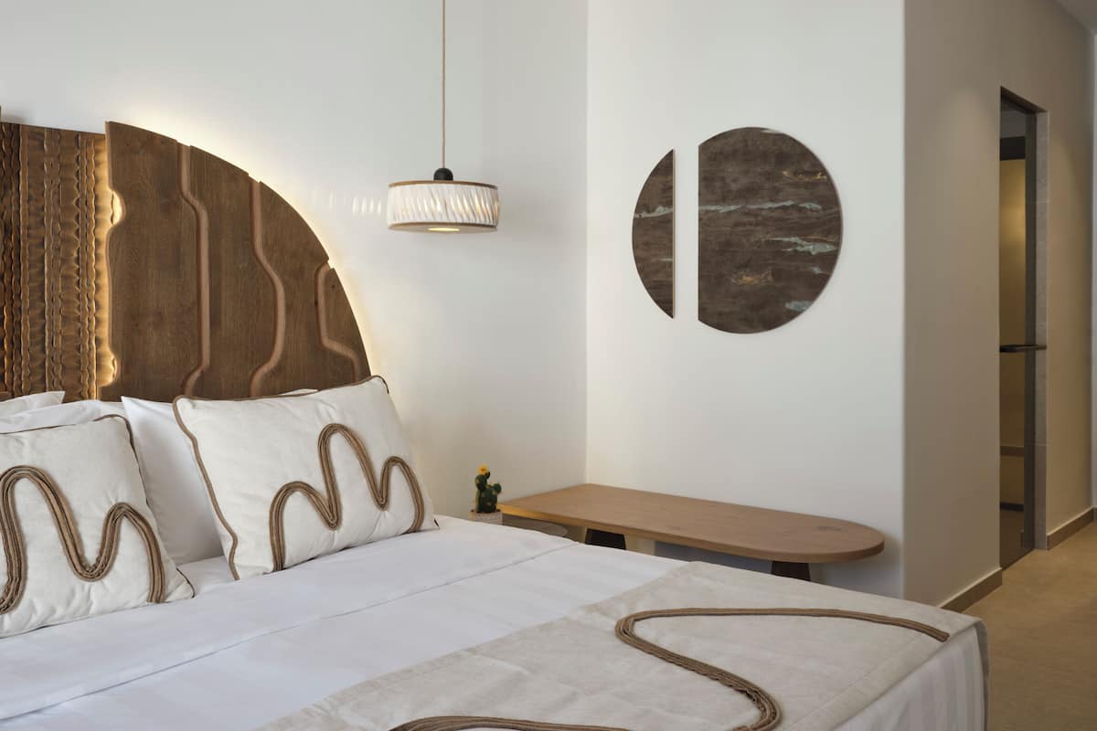 Deluxe Double Room With Pool View | Sengetøy i egyptisk bomull, sengetøy av topp kvalitet og safe på rommet