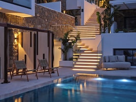 32-英寸智能电视 （配备卫星频道）、办公室