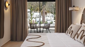 Deluxe Double Room With Pool View | Utsikt fra balkong