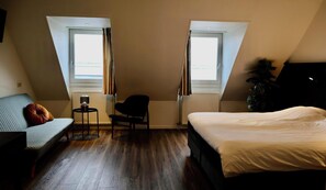 1 dormitorio, escritorio, wifi y ropa de cama