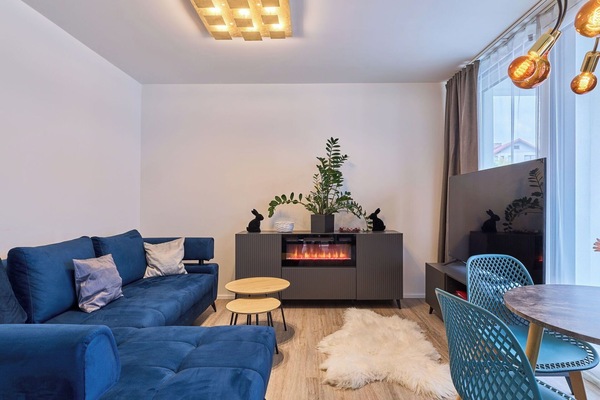 Möbel, Interior Design, Flooring, Couch, Wand, Fussboden, Wohnzimmer, Holz, Decke, Light Fixture