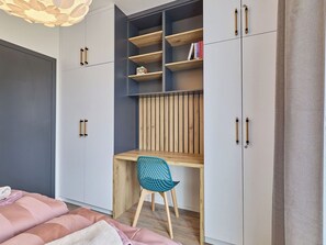 1 室のベッドルーム、旅行用ベビーベッド、WiFi (無料)、ベッドシーツ